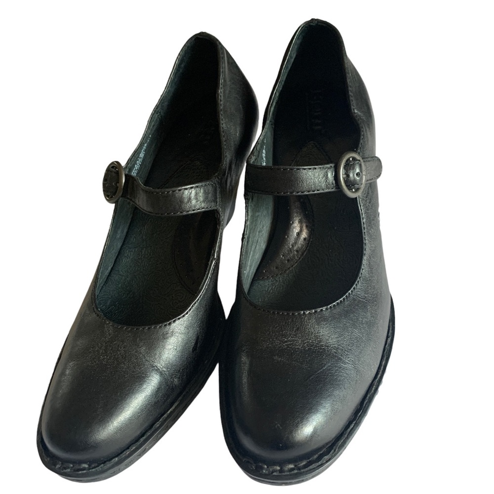 BORN Mary Janes black leather Womens Sz 7